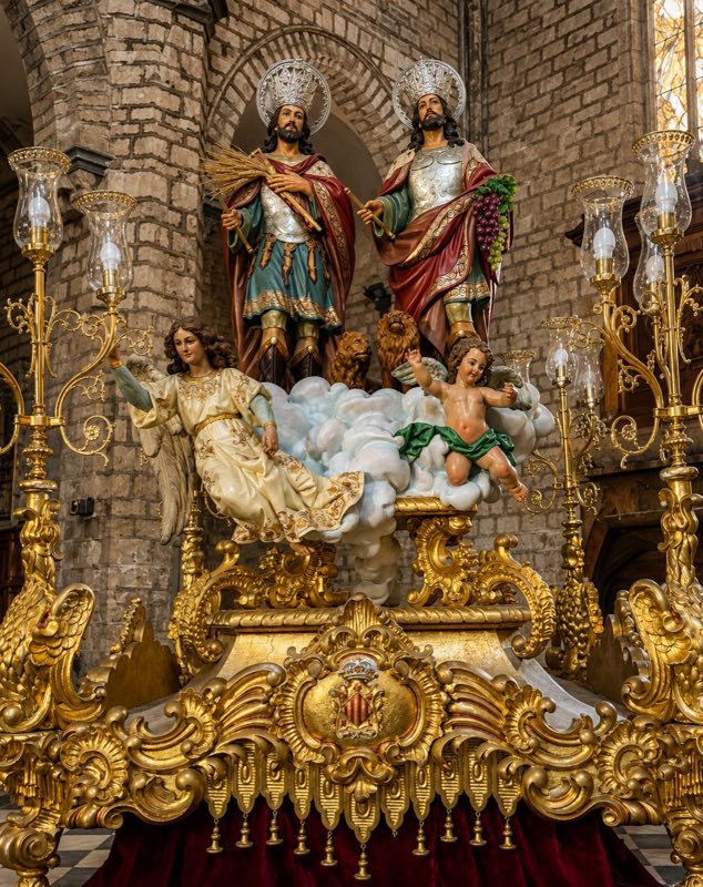 Anda procesional con las imágenes de San Abdón y San Senén